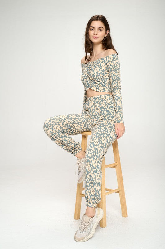 Jogger and Off shoulder top loung wear set leopard