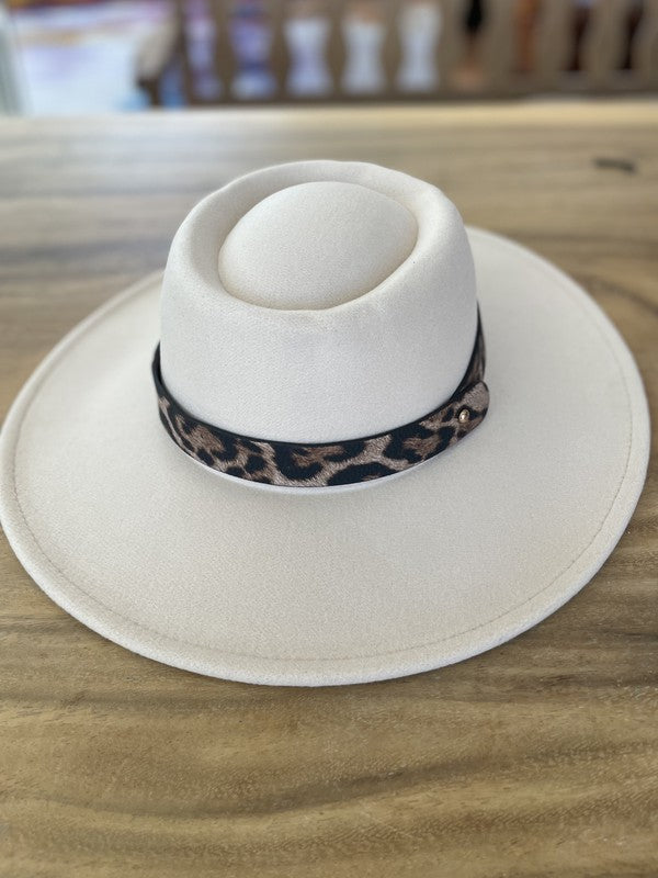 WIDE BRIM BOATER HAT