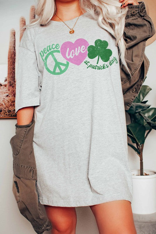 PEACE LOVE LUCK GRAPHIC TEE