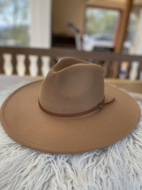 Structured wide brim panama hat in vegan felt With